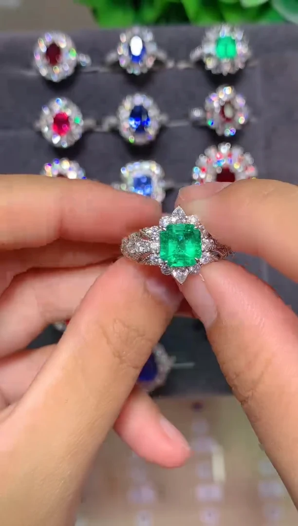 18K金镶嵌戒指祖母绿1.39CT