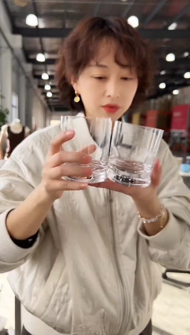 有机玻璃003四只莱俐家居12.9下午