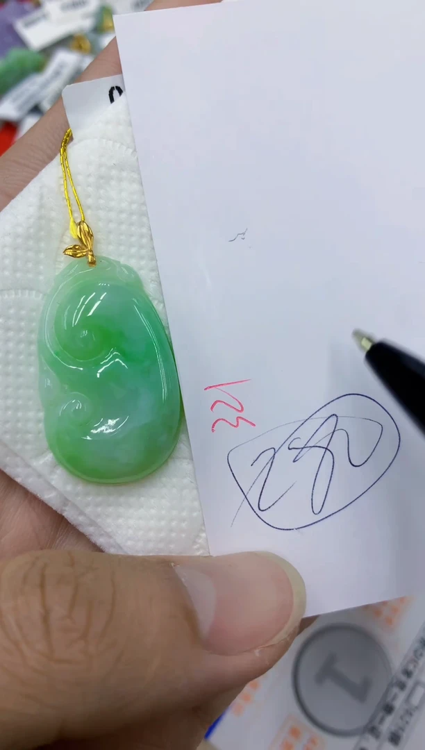 颈饰18K金镶嵌翡翠111111111111