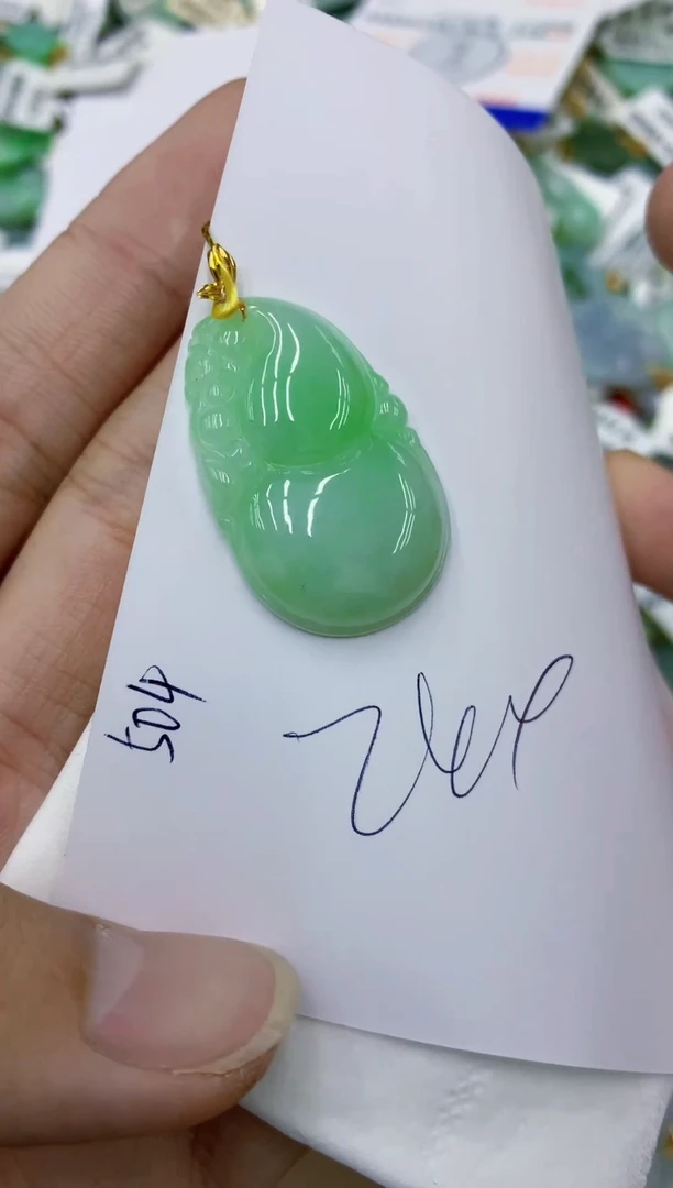 颈饰18K金镶嵌翡翠云****）111111111111