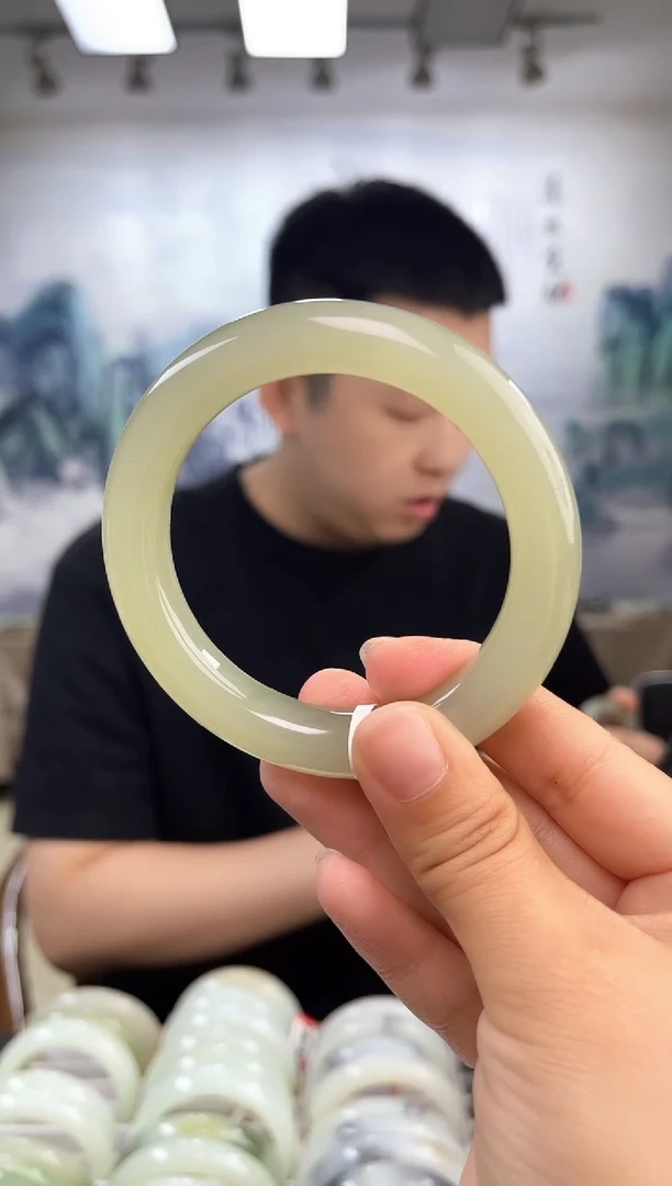 和田玉手镯未镶嵌54-60圈口仅一只