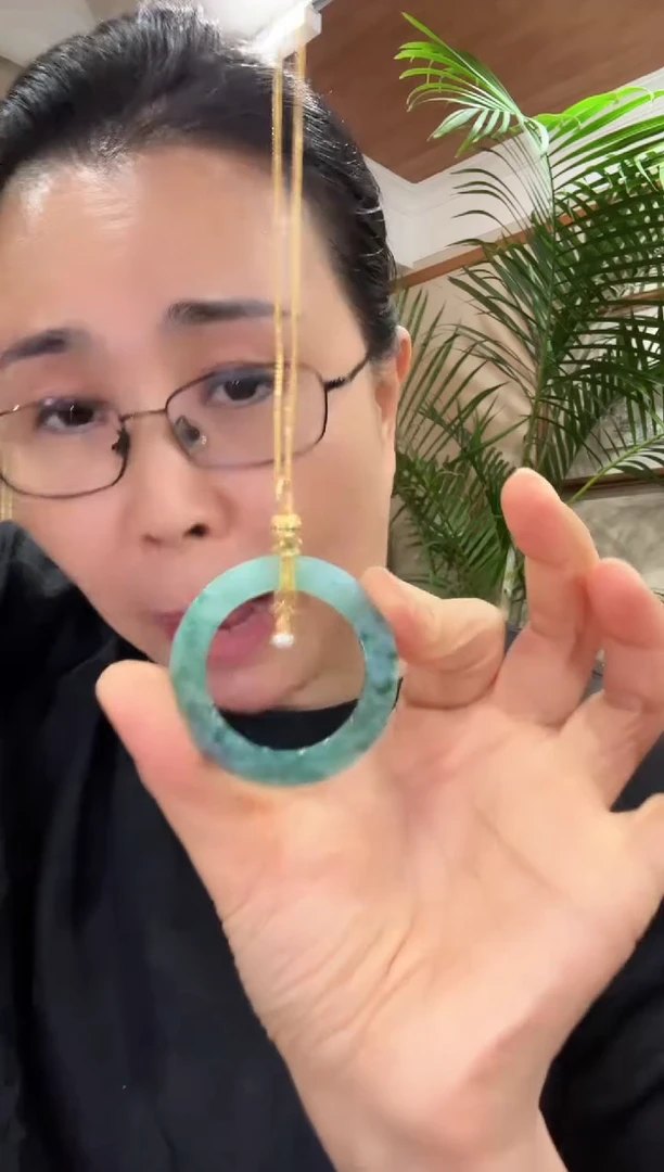 翡翠未镶嵌颈饰国风