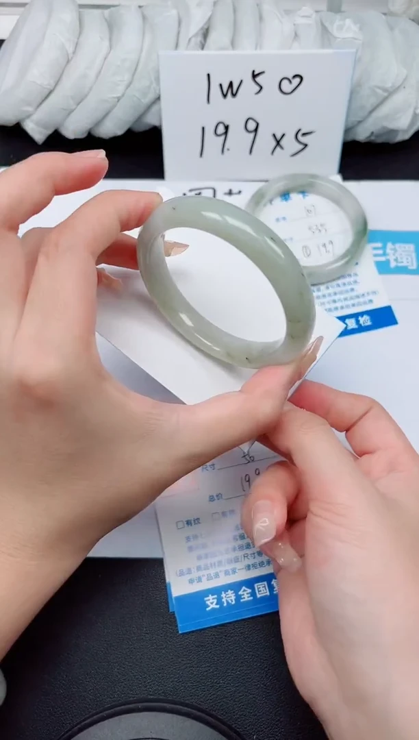 【闪购商品】石英质玉手镯未镶嵌G108-56