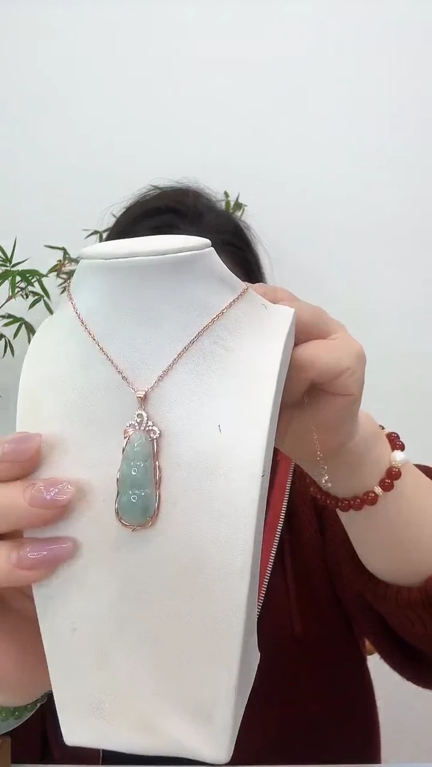 【闪购商品】翡翠吊坠(赠链)银S925镶嵌福豆玫瑰边