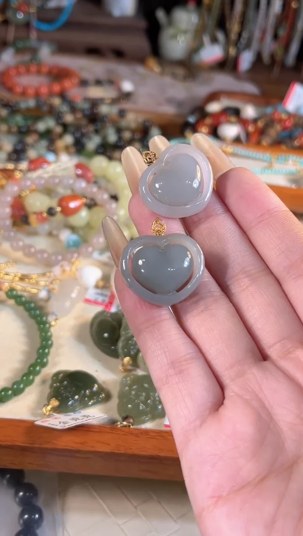 【闪购商品】和田玉吊坠(不含链)18K金镶嵌多样性发货其一