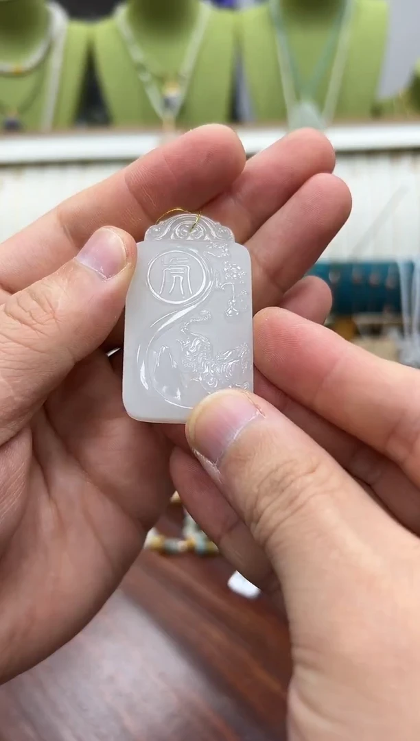 颈饰未镶嵌和田玉虎