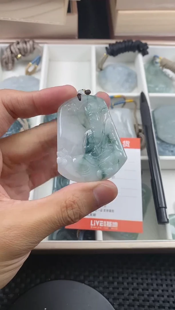 翡翠未镶嵌颈饰