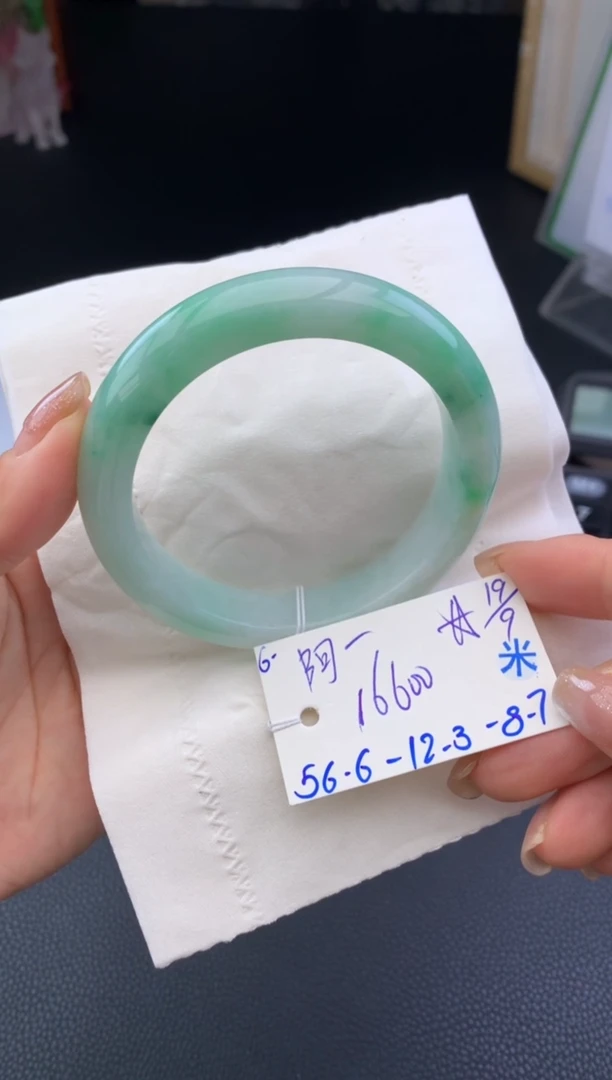未镶嵌手镯翡翠阿*手镯