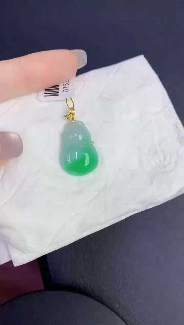 颈饰18K金镶嵌翡翠缅甸天然翡翠A货