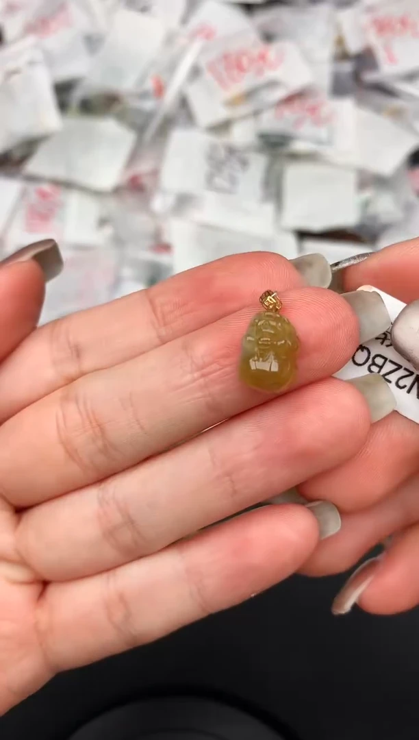 18K金镶嵌挂件翡翠—