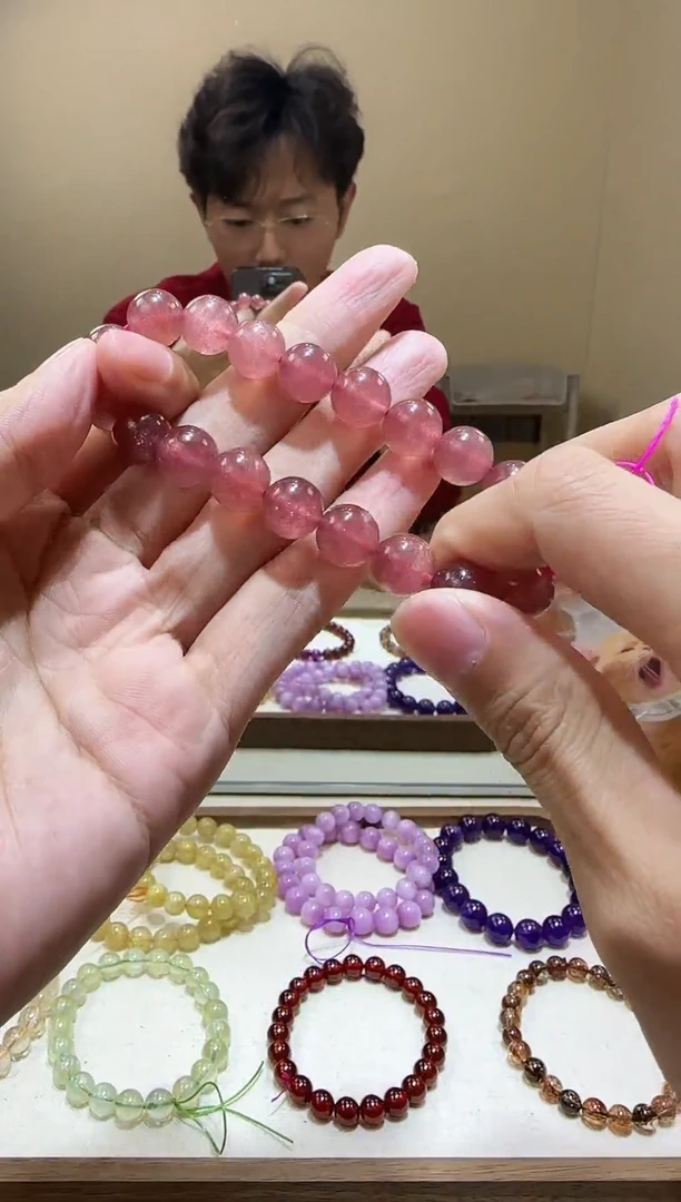 【闪购商品】石英质玉手链未镶嵌鸽血红草莓晶10+
