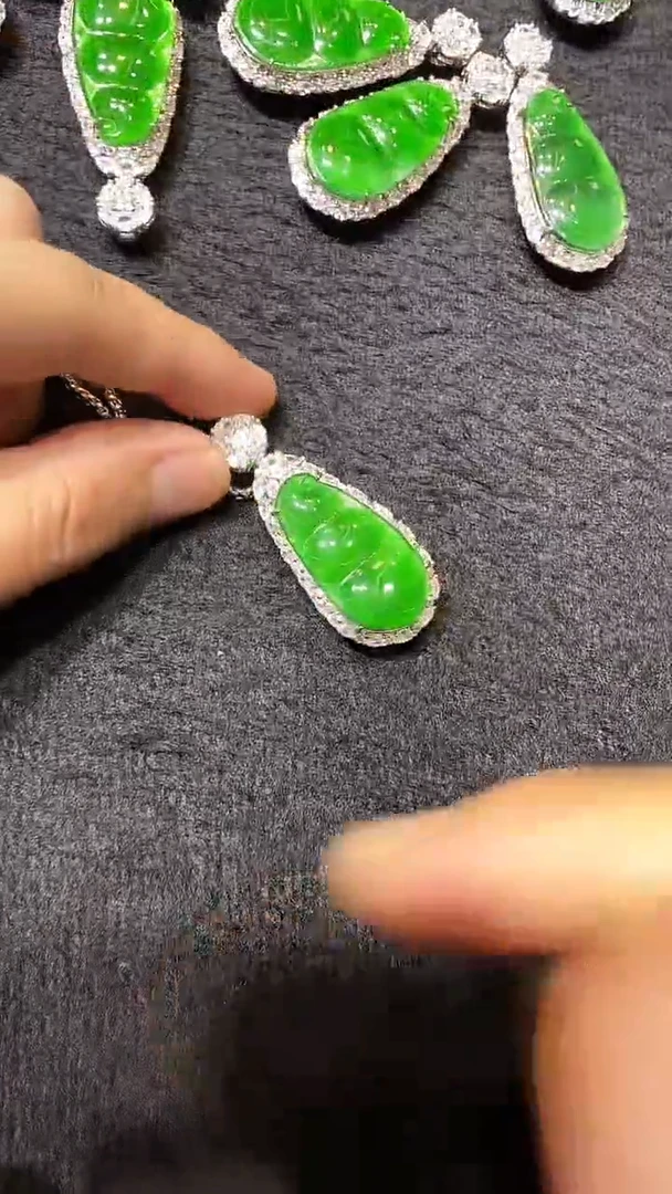 翡翠未镶嵌吊坠(不含链)多样性发货不含链其一