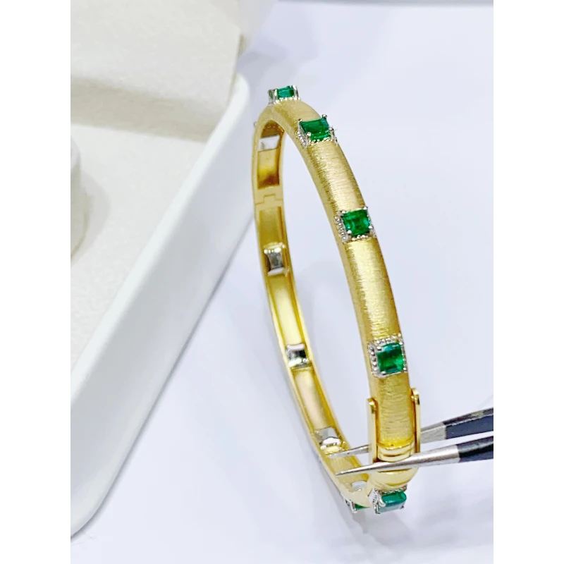 18K金镶嵌祖母绿手镯
