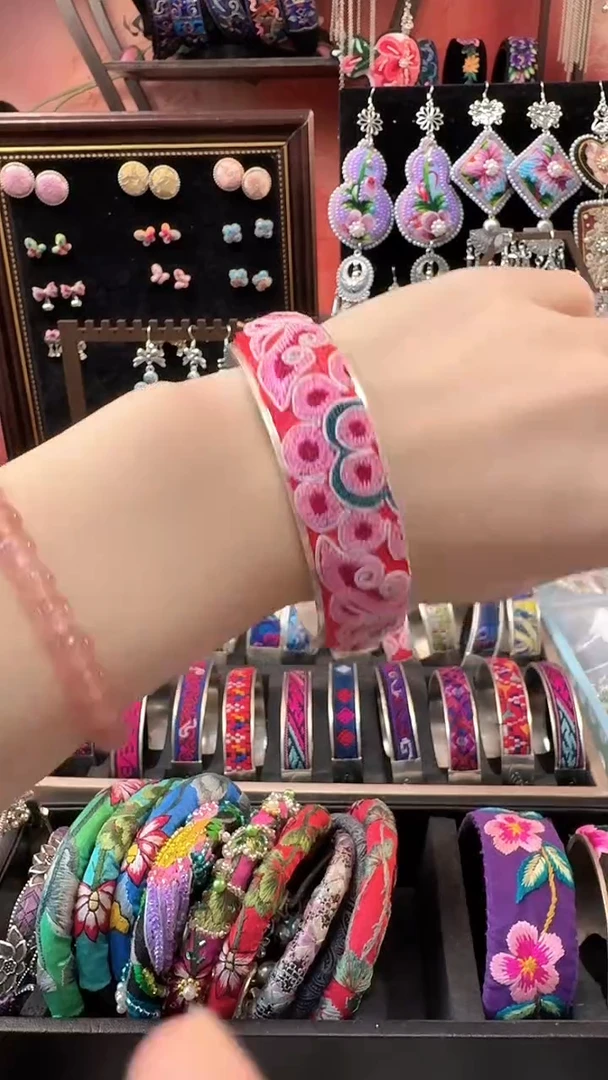 织绣 云织谣民族风精美饰品   101