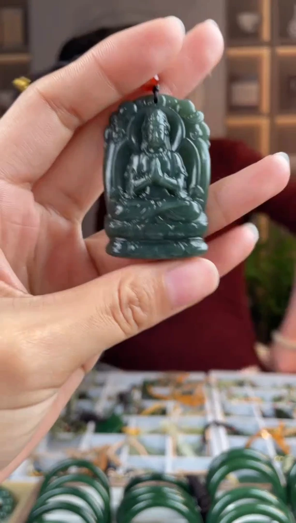 颈饰未镶嵌和田玉拍一发一，拍一发一
