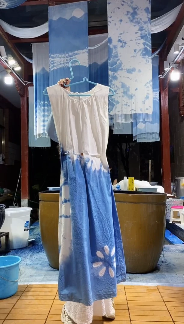 云浅蓝深 扎染服装 腰部木珠背心裙 压花