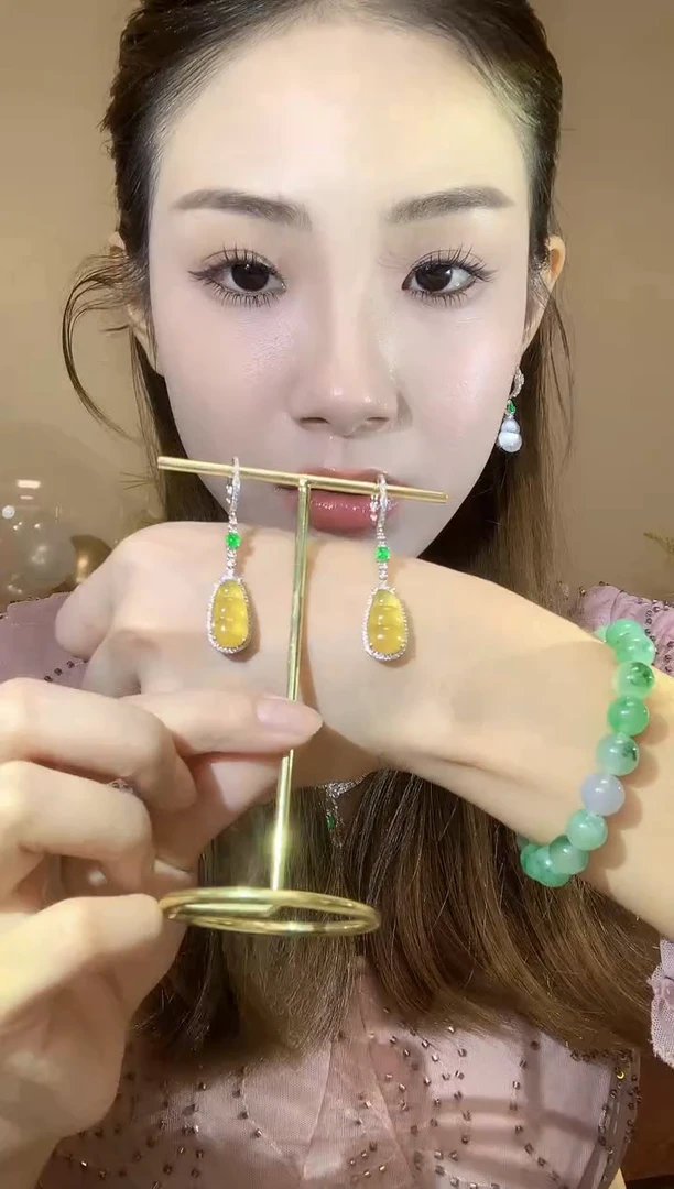 18K金镶嵌翡翠耳饰A69