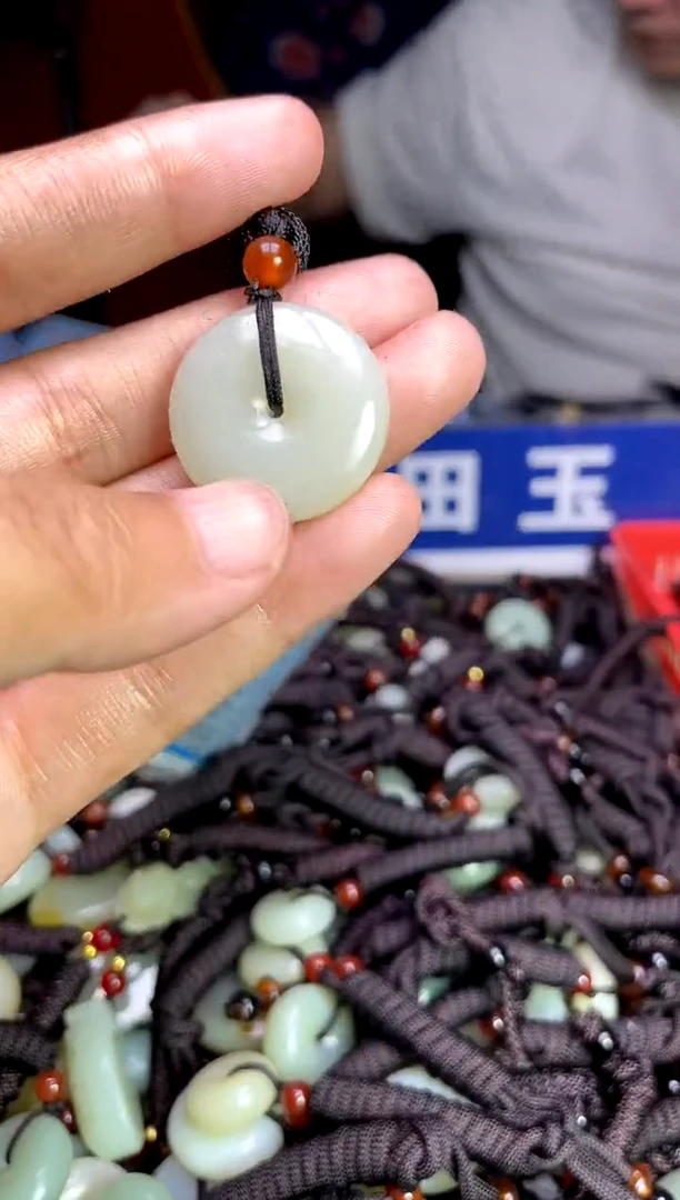 未镶嵌和田玉挂件1