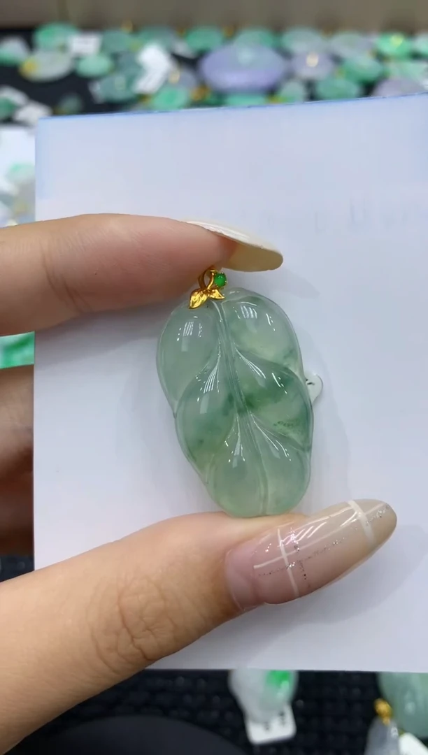 颈饰18K金镶嵌翡翠天然缅甸翡翠A货