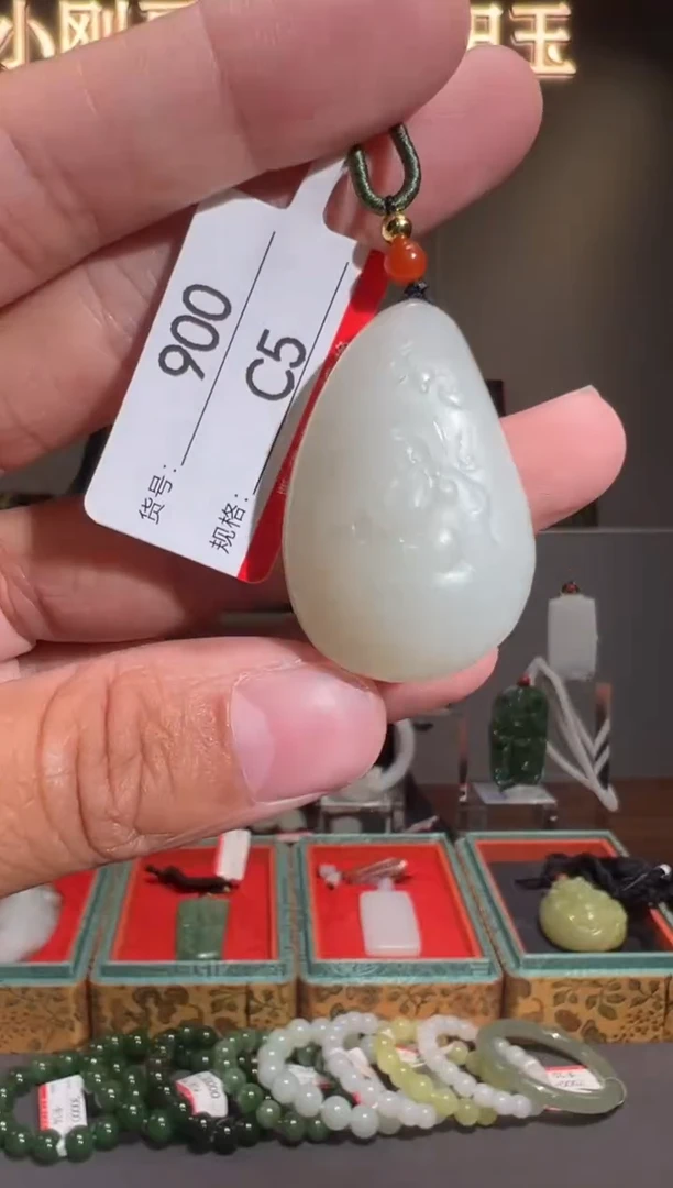 和田玉未镶嵌颈饰1