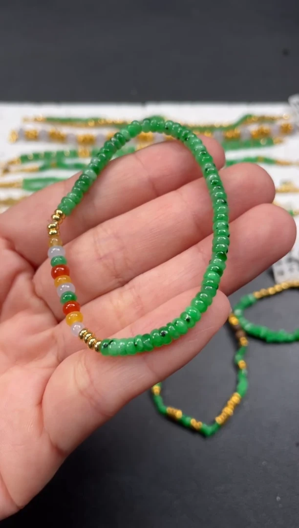 18K金镶嵌手串翡翠一条   P103