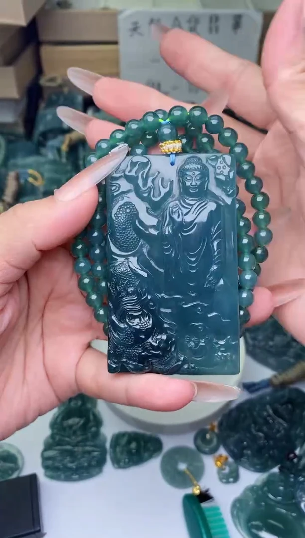 颈饰未镶嵌翡翠