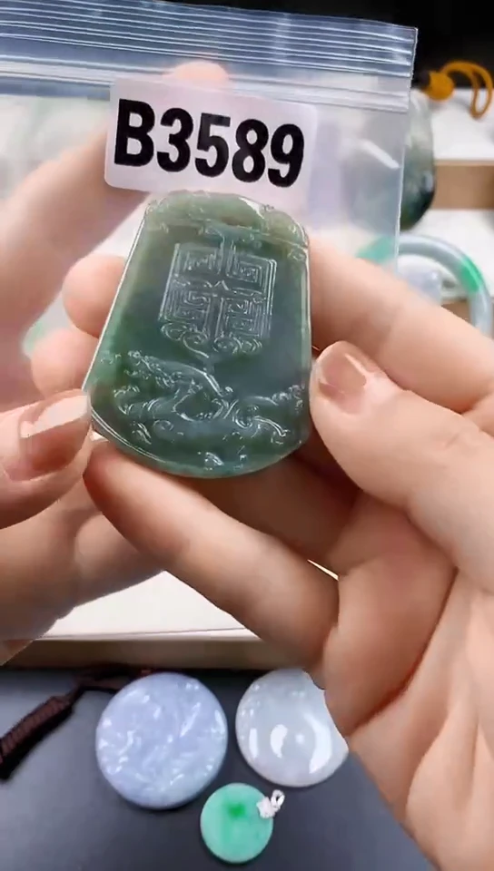 颈饰未镶嵌翡翠天然翡翠吊坠挂件
