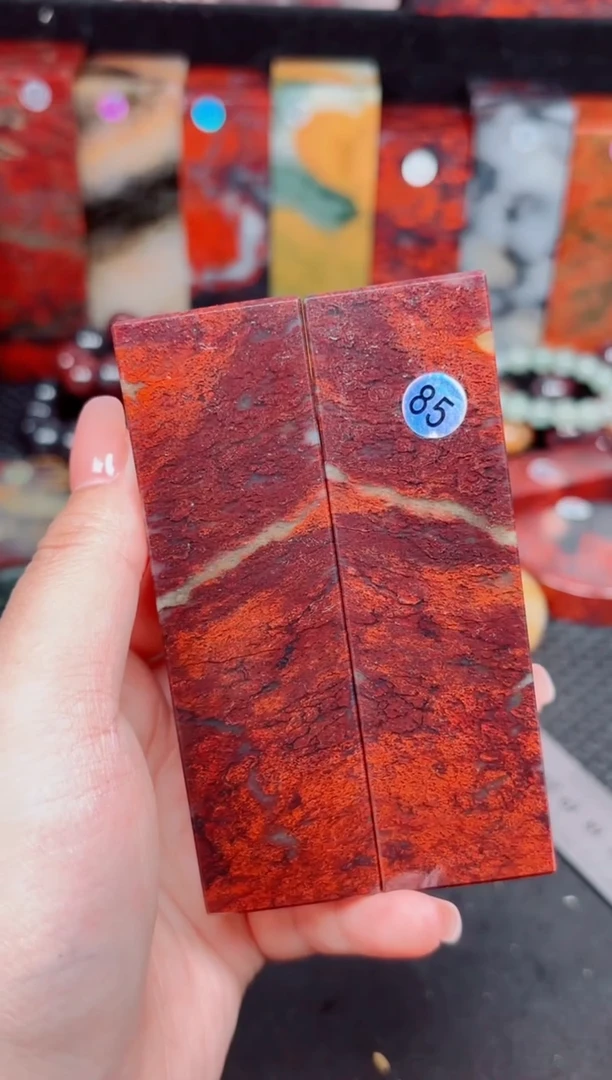 玉桂林鸡血玉印章摆件85