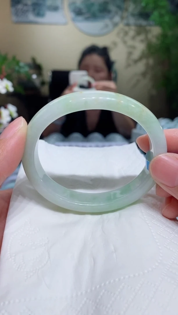 未镶嵌手镯（贵妃镯）翡翠圈口53-54