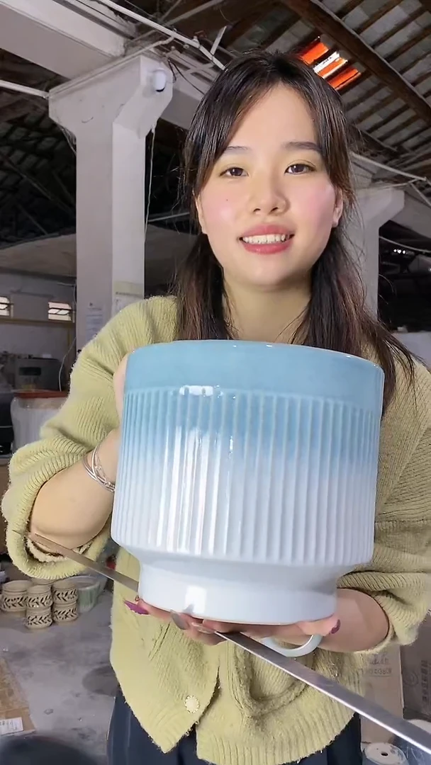 【闪购商品】陶瓷20*18  瑕疵 圆筒高脚渐变绿大L