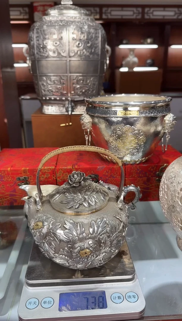二*F足银手工精工老师高浮雕錾刻牡丹烧水壶