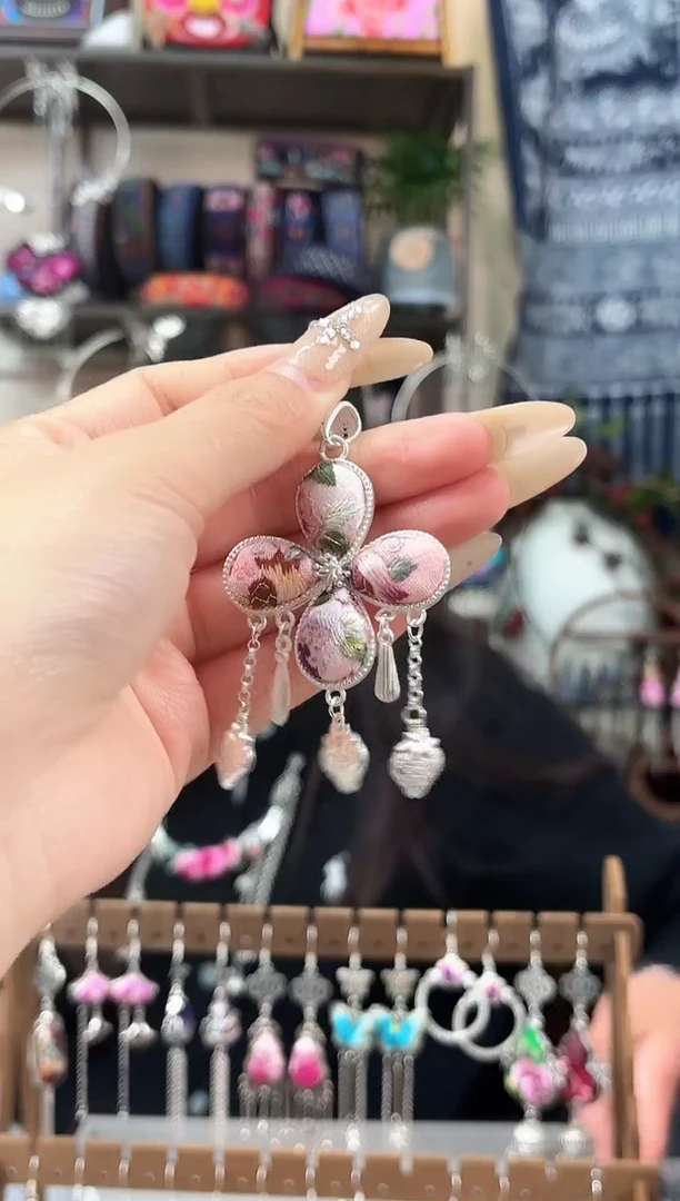 织绣?****来民族风非遗老绣苗银饰品665