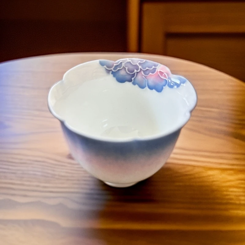 601纯手工手绘釉下彩渐变蝴蝶花口小茶杯