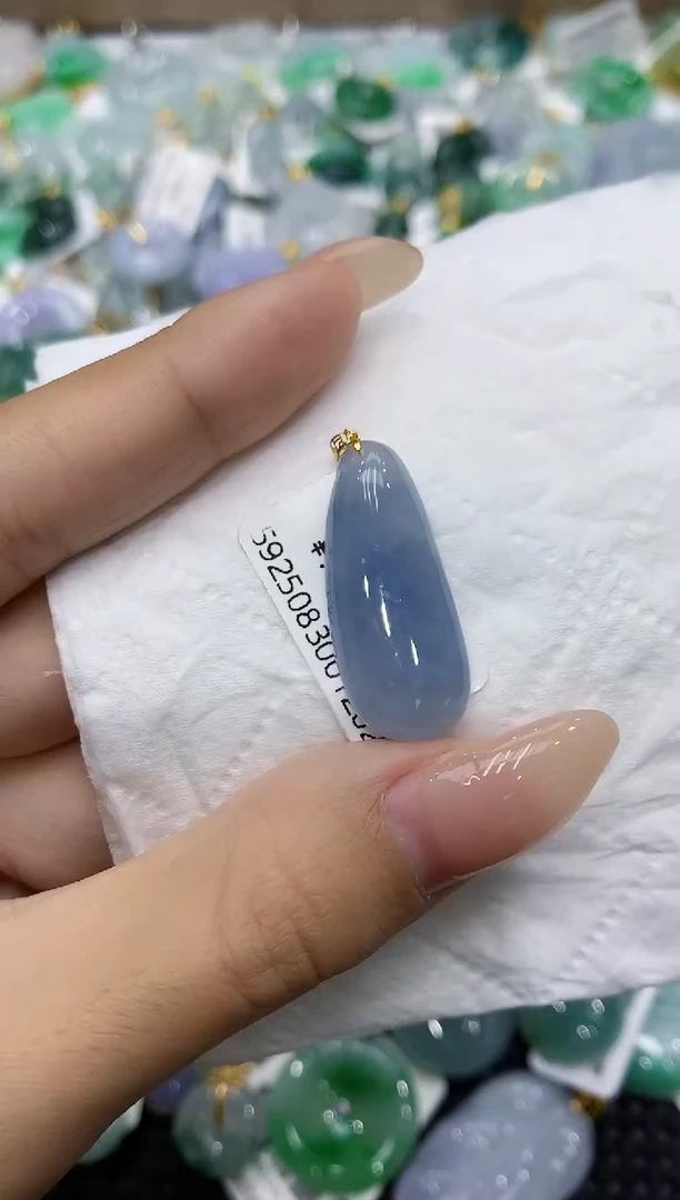 颈饰18K金镶嵌翡翠111111111111