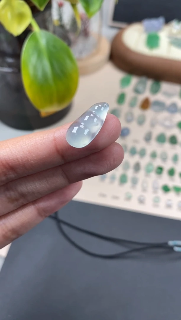 【闪购商品】翡翠颈饰未镶嵌翡翠冰种福豆