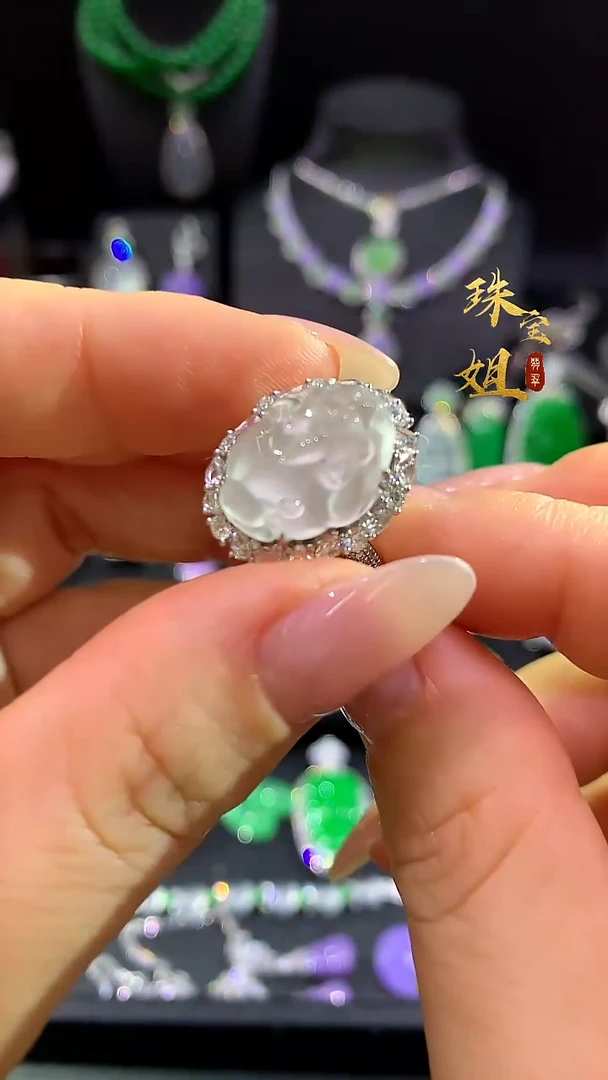 18K金镶嵌戒指翡翠戒指