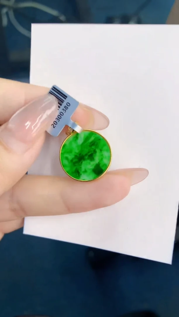 翡翠未镶嵌颈饰1