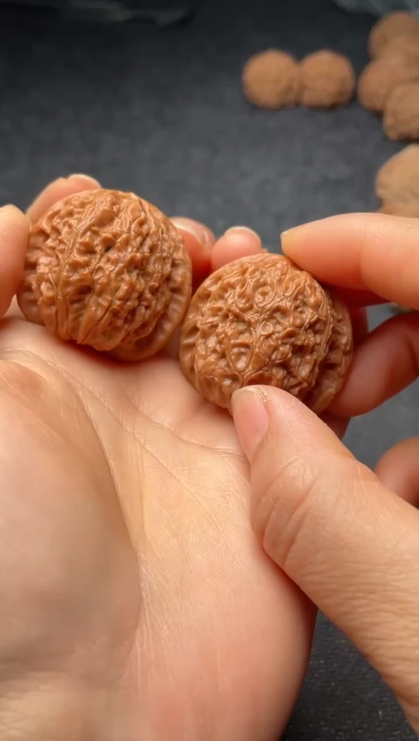 把件文玩核桃w244   血麒麟 37尺