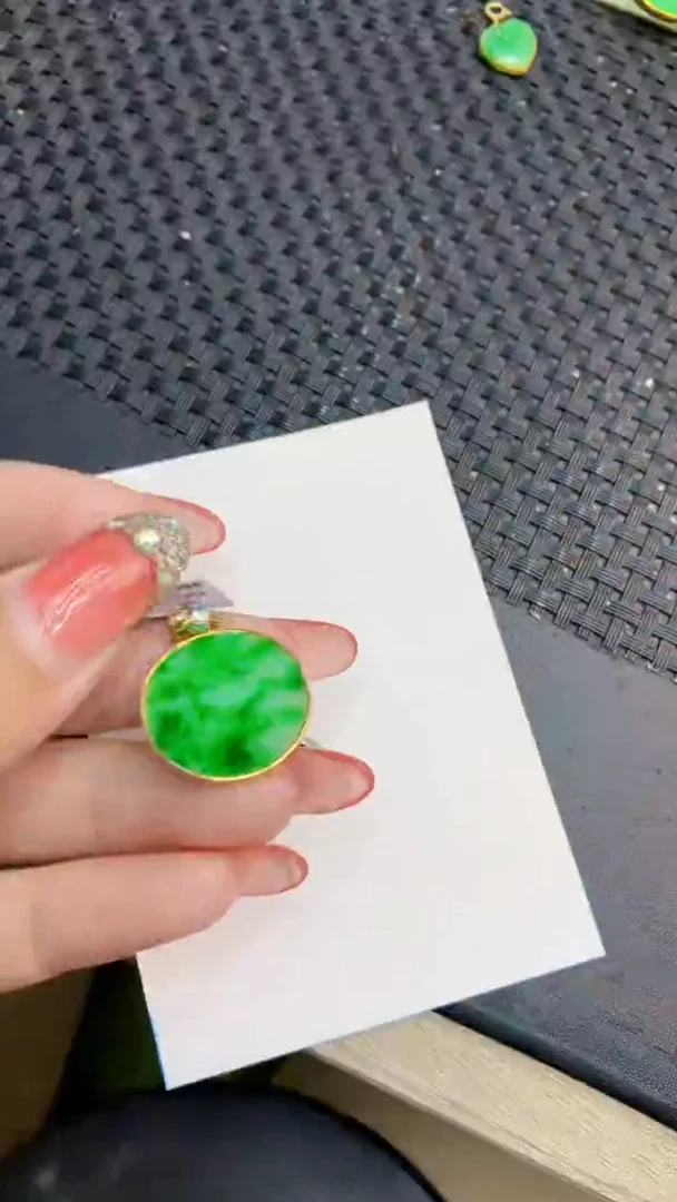 颈饰未镶嵌翡翠1