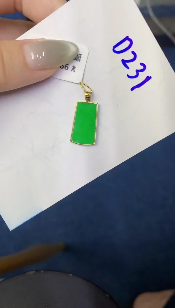 翡翠18K金镶嵌颈饰缅甸天然翡翠A货