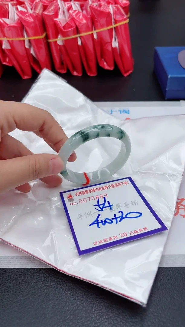 翡翠手镯未镶嵌1