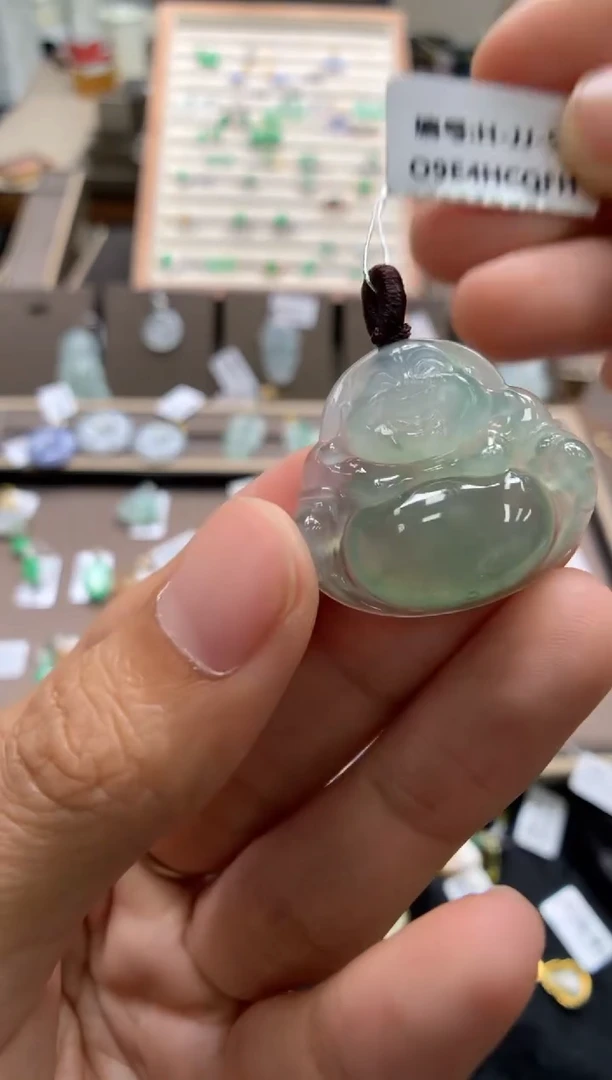 颈饰未镶嵌翡翠佛公