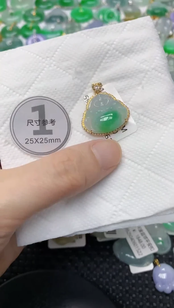 翡翠18K金镶嵌颈饰111111111