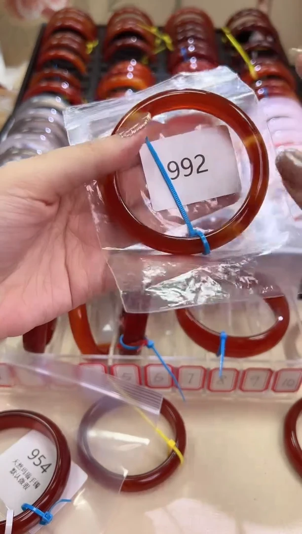 玛瑙/玉髓手镯未镶嵌56圈口*992