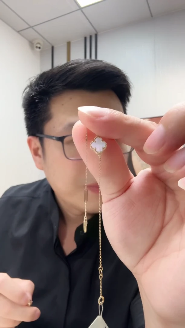 18K金镶嵌贝壳（贝母）手链白色k黄，小号单花手链