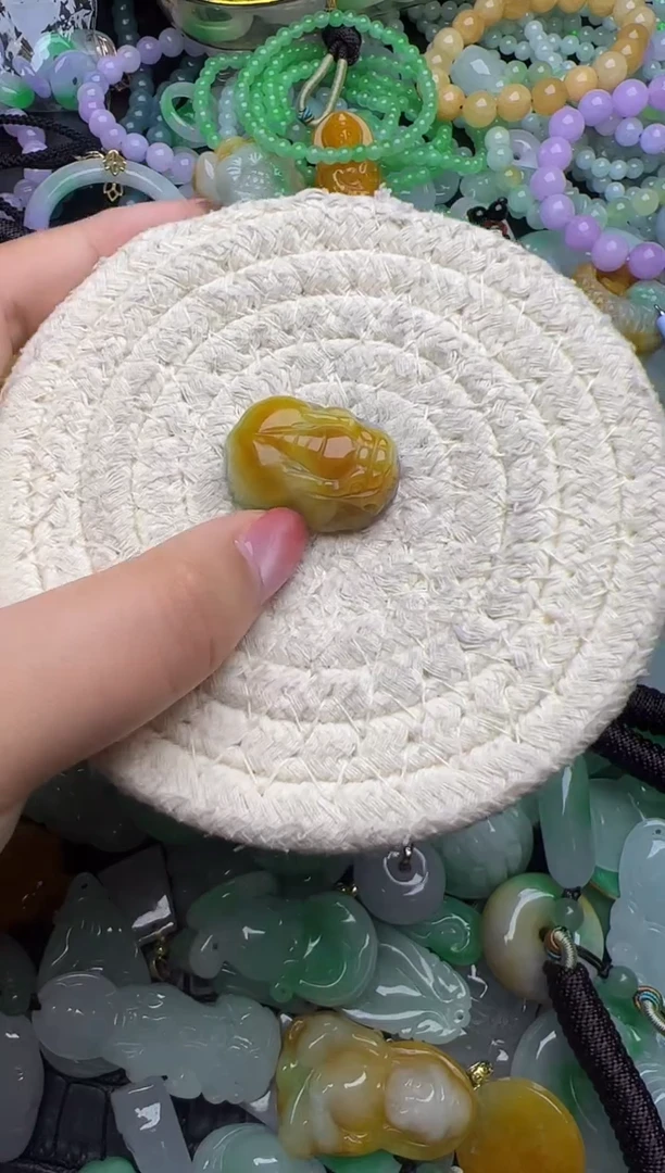 颈饰未镶嵌翡翠天然缅甸翡翠吊坠