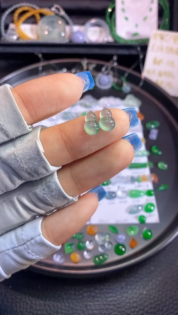 翡翠挂件未镶嵌葫芦