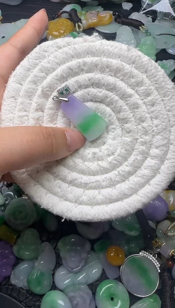 颈饰未镶嵌翡翠缅甸翡翠吊坠