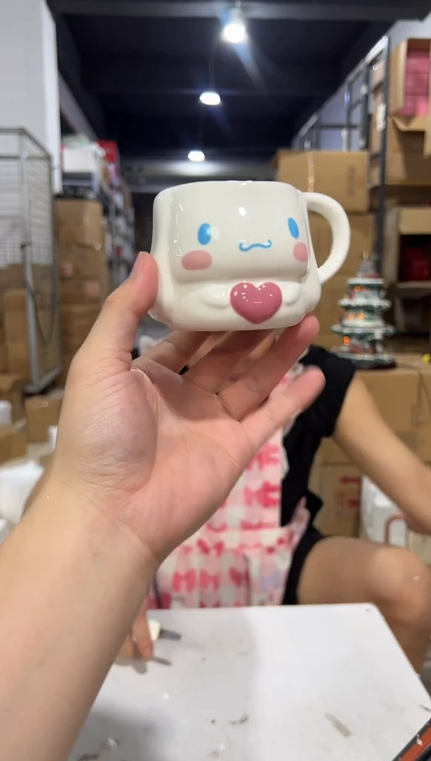 瓷片玉桂狗抱爱心一口杯 微瑕