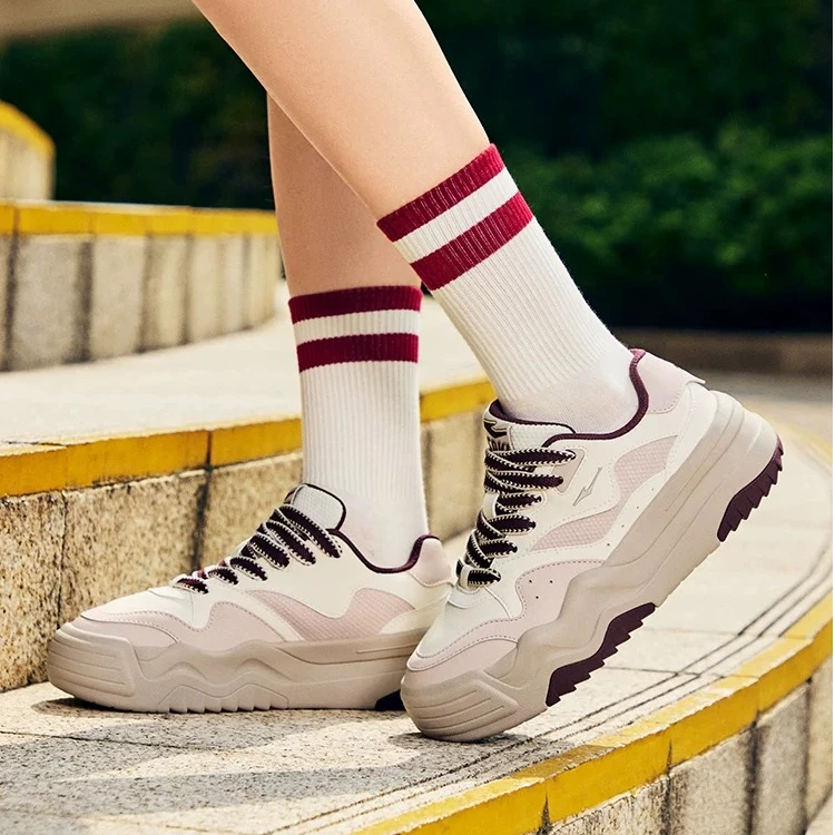 悠然|鸿星尔克2025秋季新款女鞋时尚运动鞋增高轻便百搭休闲板鞋
